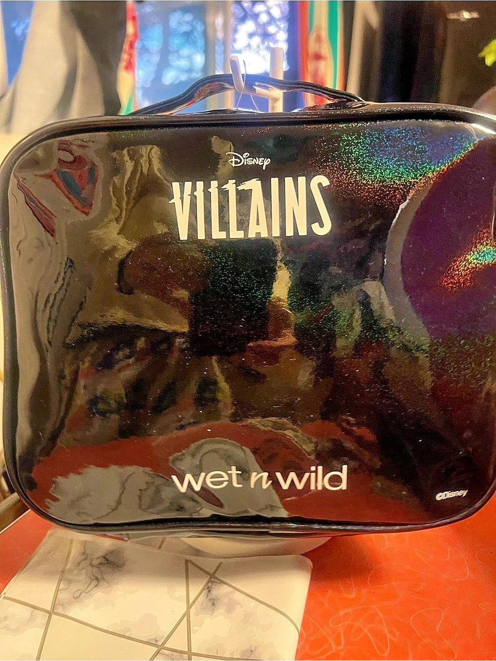 wet n wild Disney Villains Makeup Bag - evil queen - and masks!